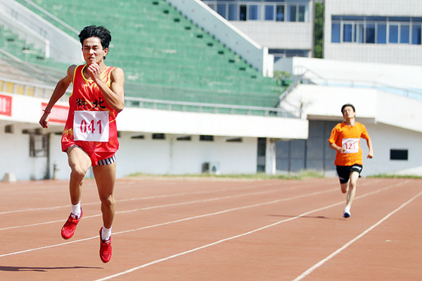 ���׽�м����˶�������200�׾���